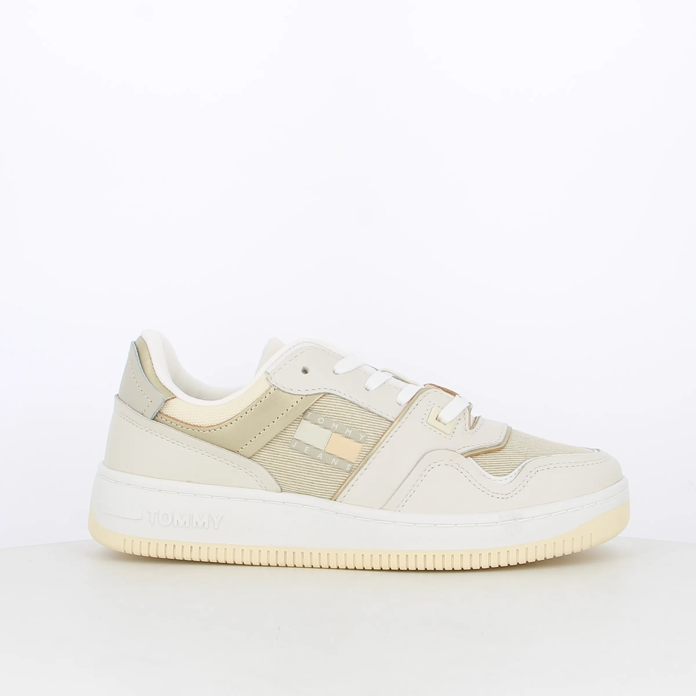 -----Tommy Hilfiger -----Sneakers da donna con dettagli laminati e logo ----