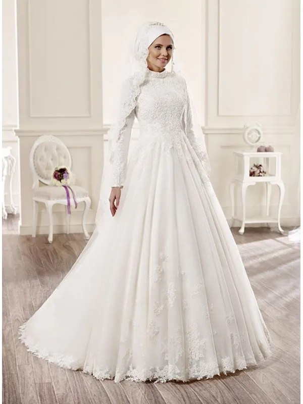 Abito da Sposa Invernale con colletto rialzato e maniche lunghe di pizzo
