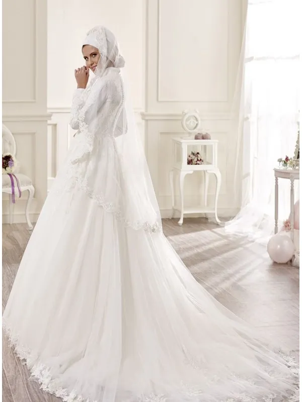 Abito da Sposa Invernale con colletto rialzato e maniche lunghe di pizzo