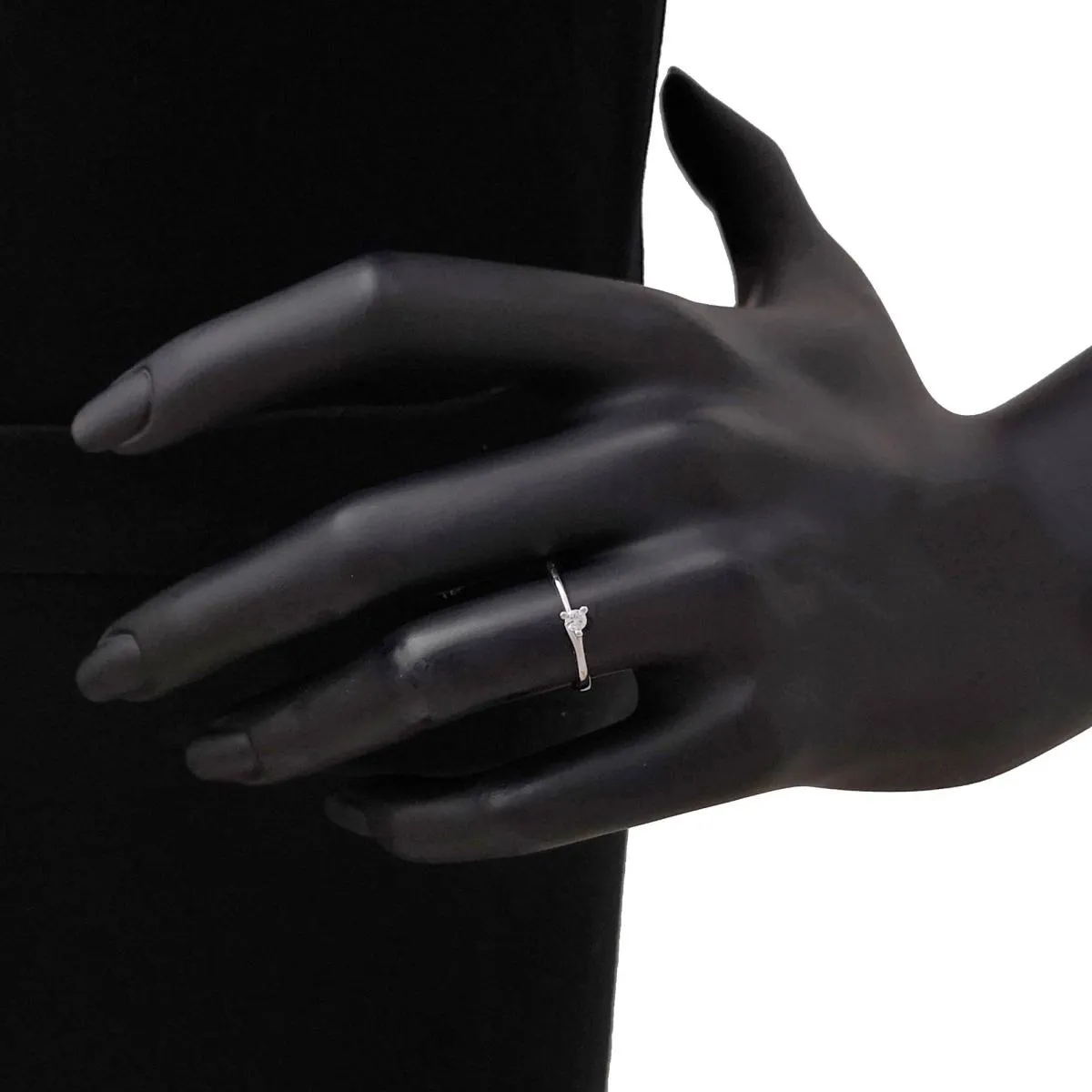 Anello solitario in oro bianco 18kt con Diamante ct 0.10 AD046-LB