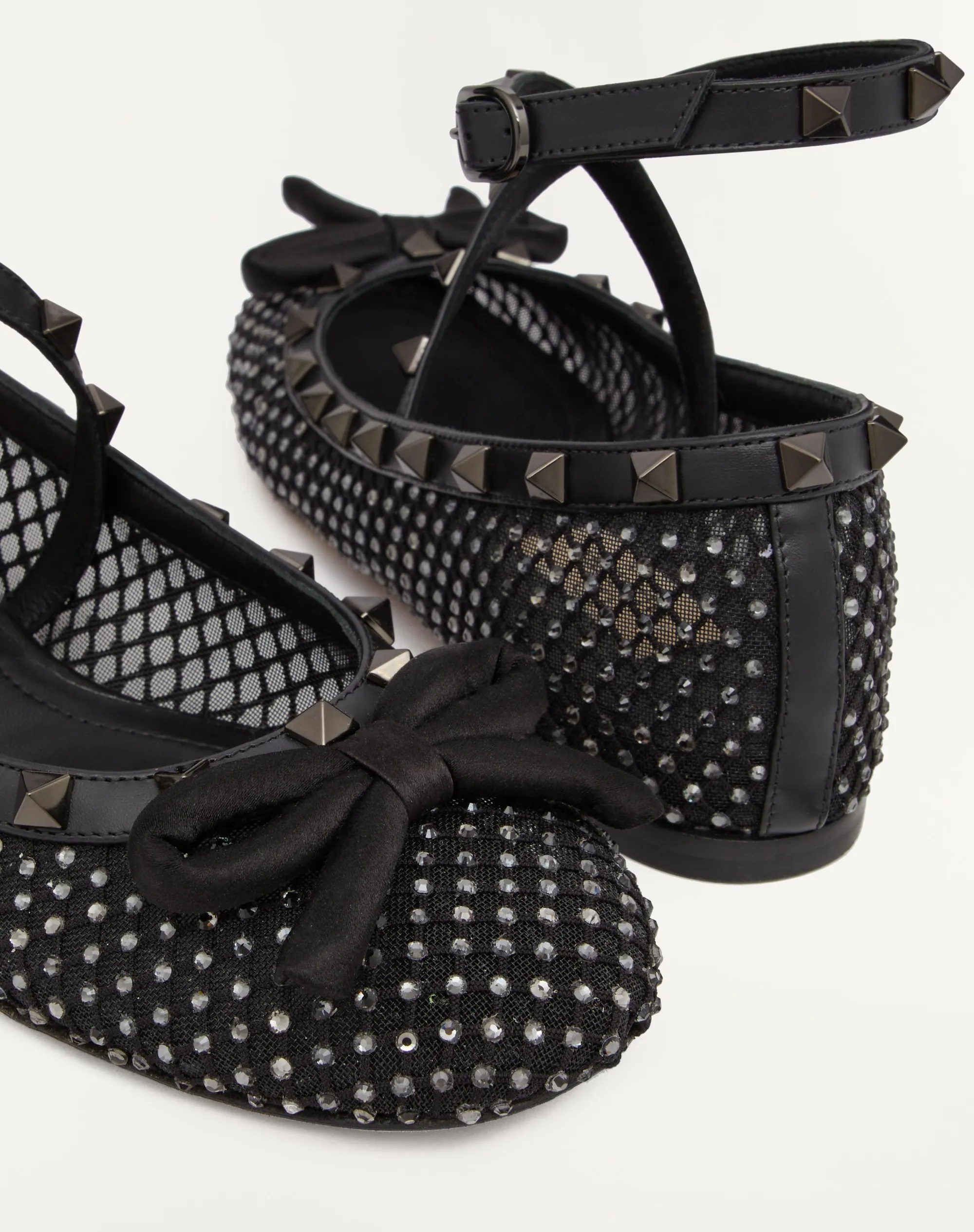 BALLERINA ROCKSTUD IN RETE CON CRISTALLI E BORCHIE IN TONO