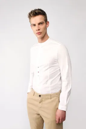 Camicia monocolour con collo alla coreana e bottoni multicolor