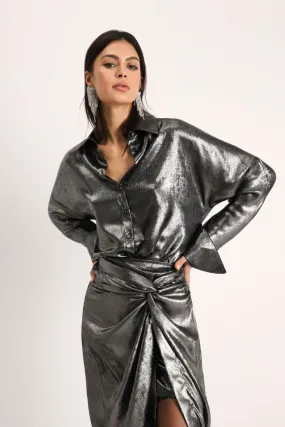 Camicia monocolour effetto metallizzato con colletto a punta