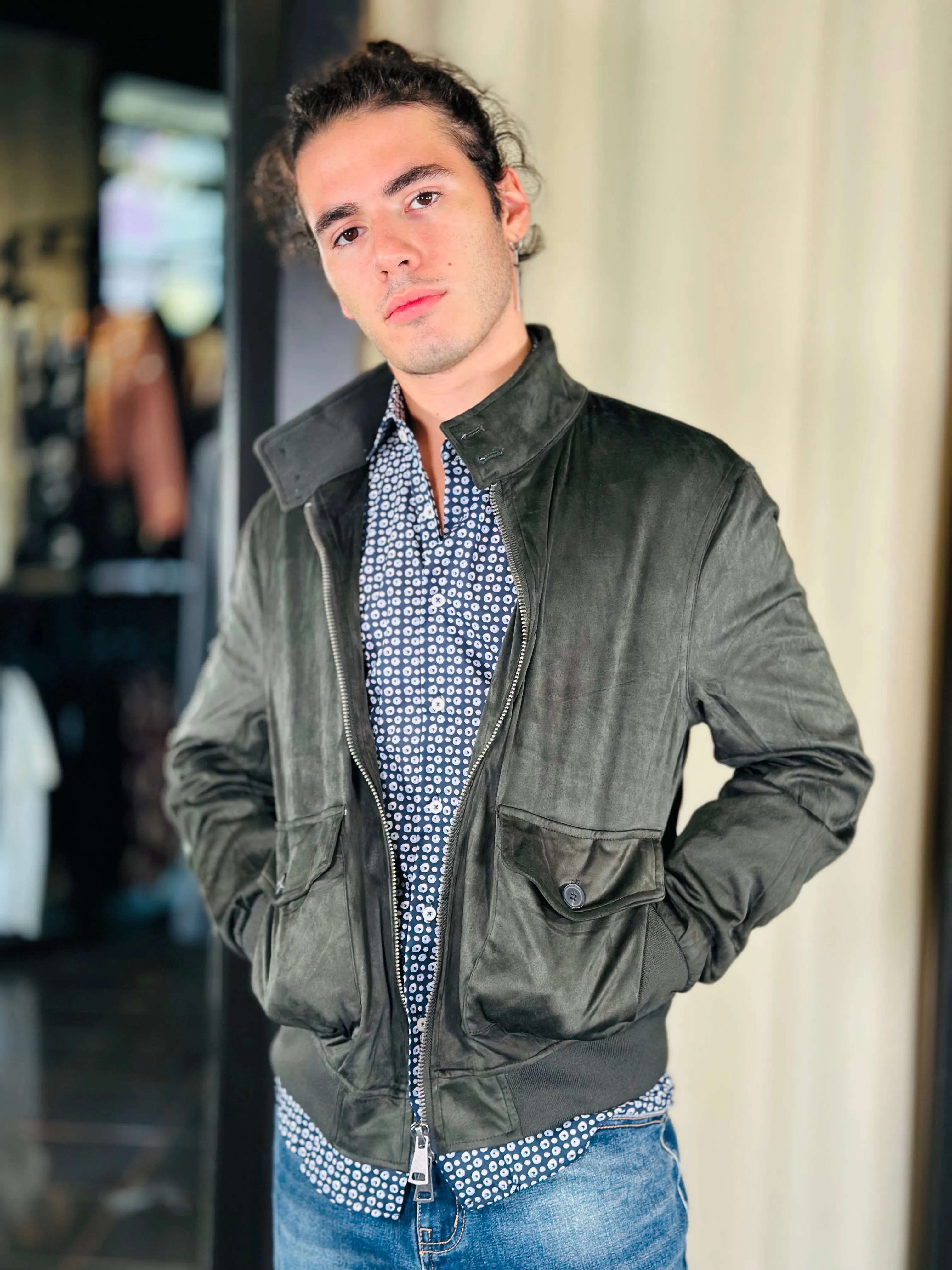 Giubbino con tasche applicate effetto camoscio verde 144