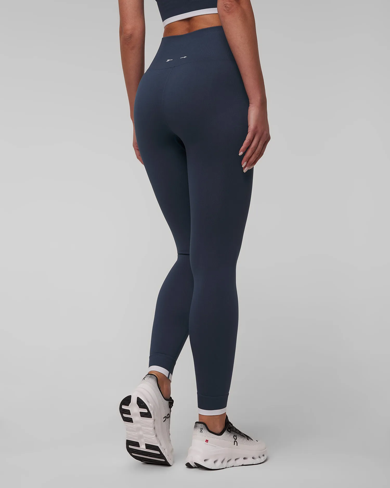 Leggings blu da donna The Upside Form Seamless 25in Midi Pant usw124028-blue
