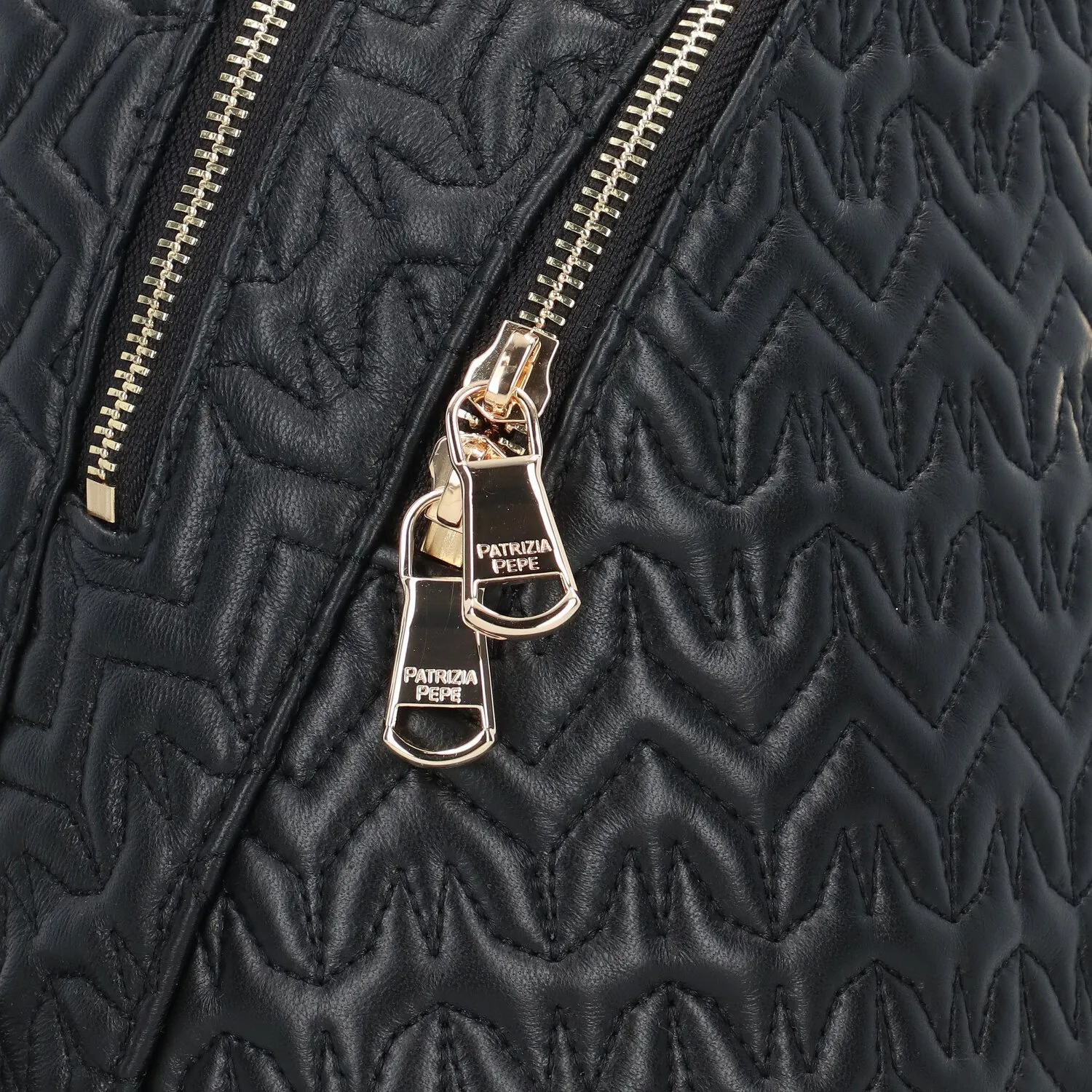 Patrizia Pepe Fly Monogram Matelassè Zaino da città Pelle 29 cm