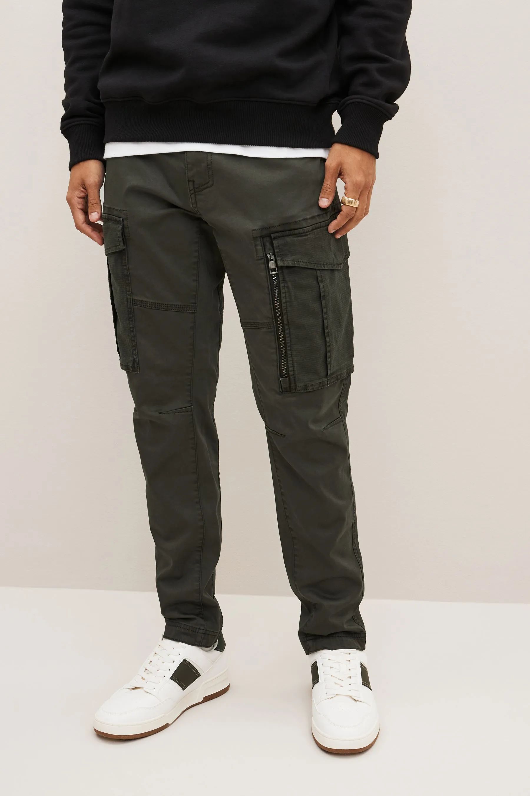 Shorts cargo elasticizzati con zip