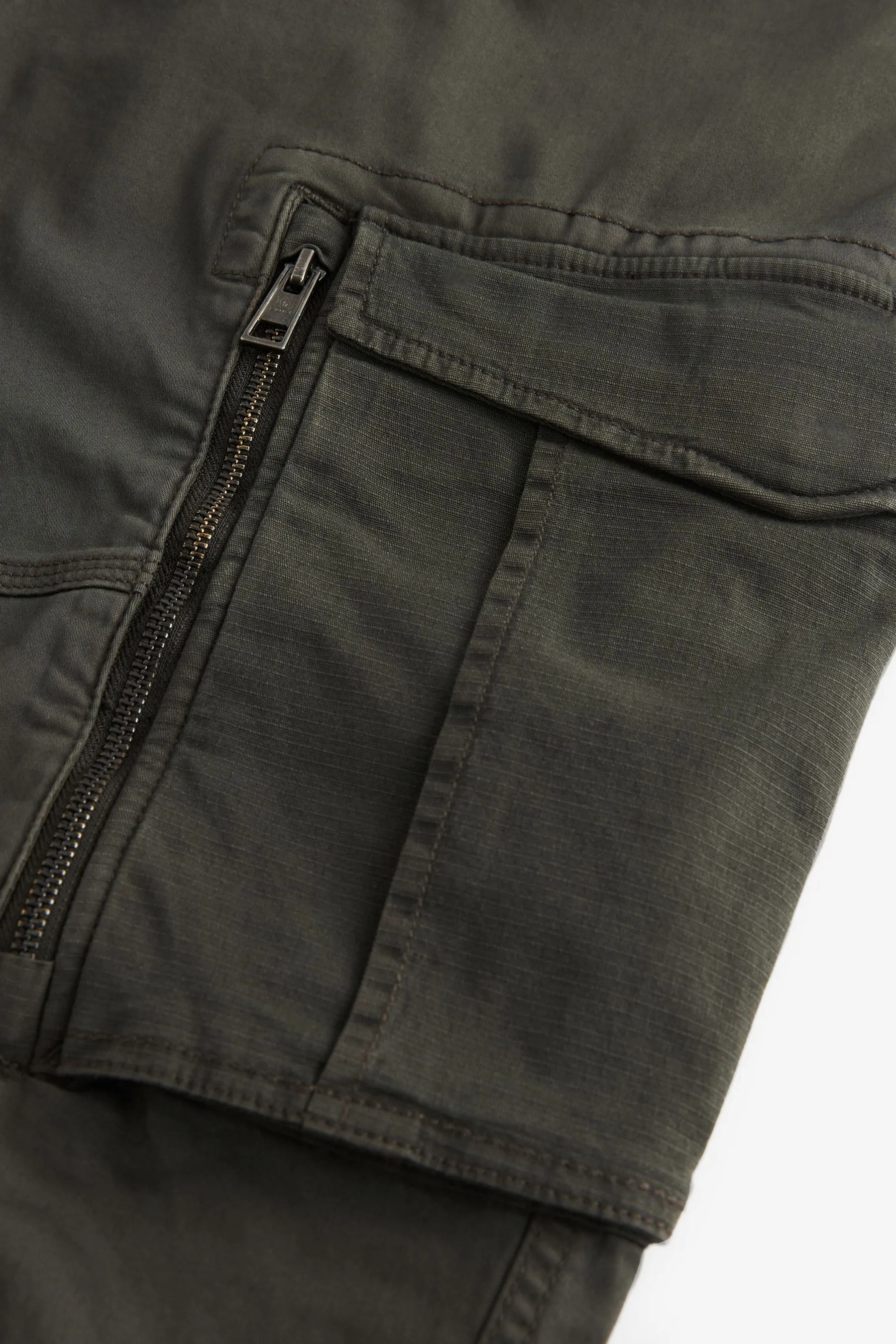 Shorts cargo elasticizzati con zip