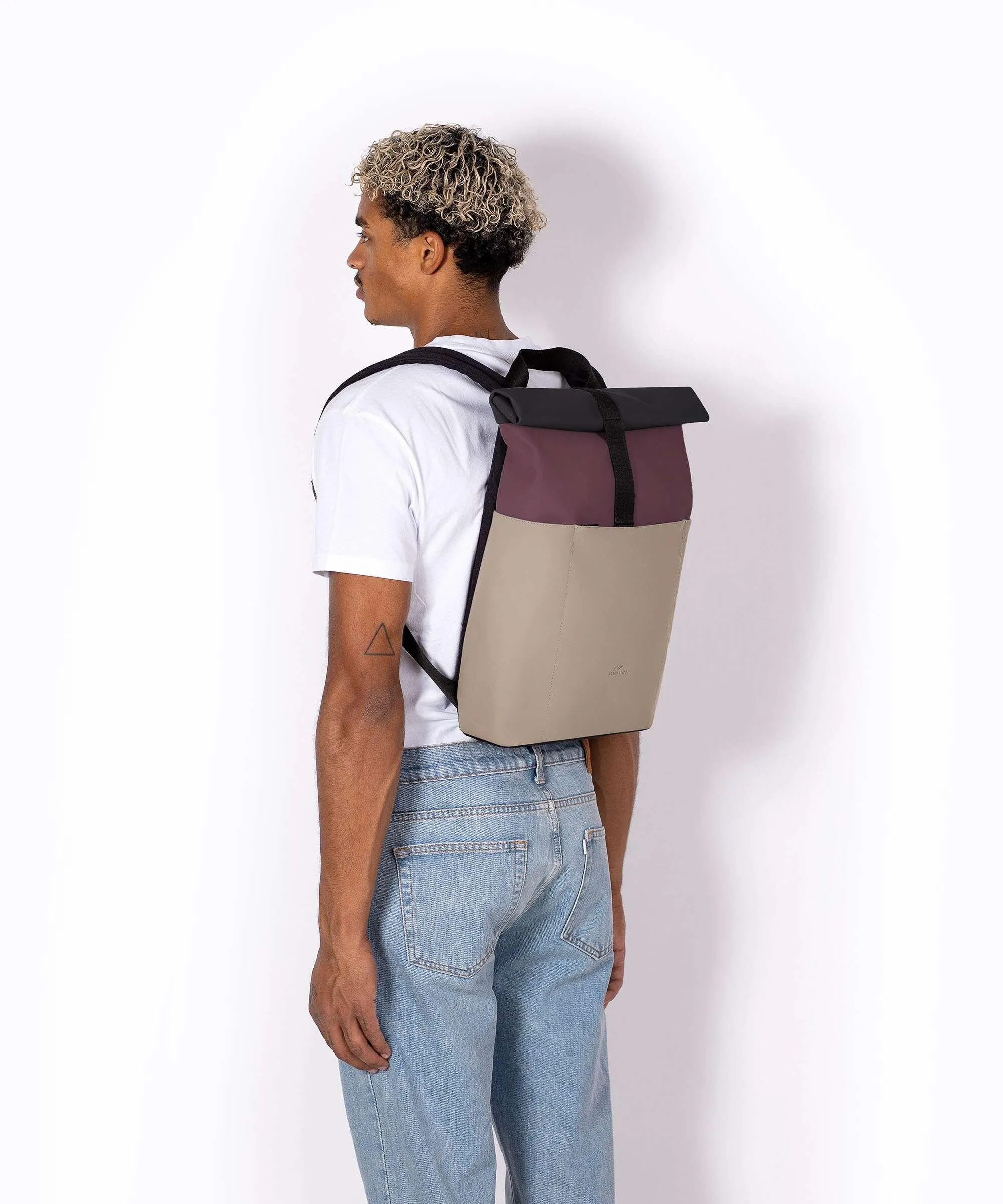  Ucon Acrobatics Aloe Hajo Mini Zaino roll-top 16″ poliuretano beige/nero  