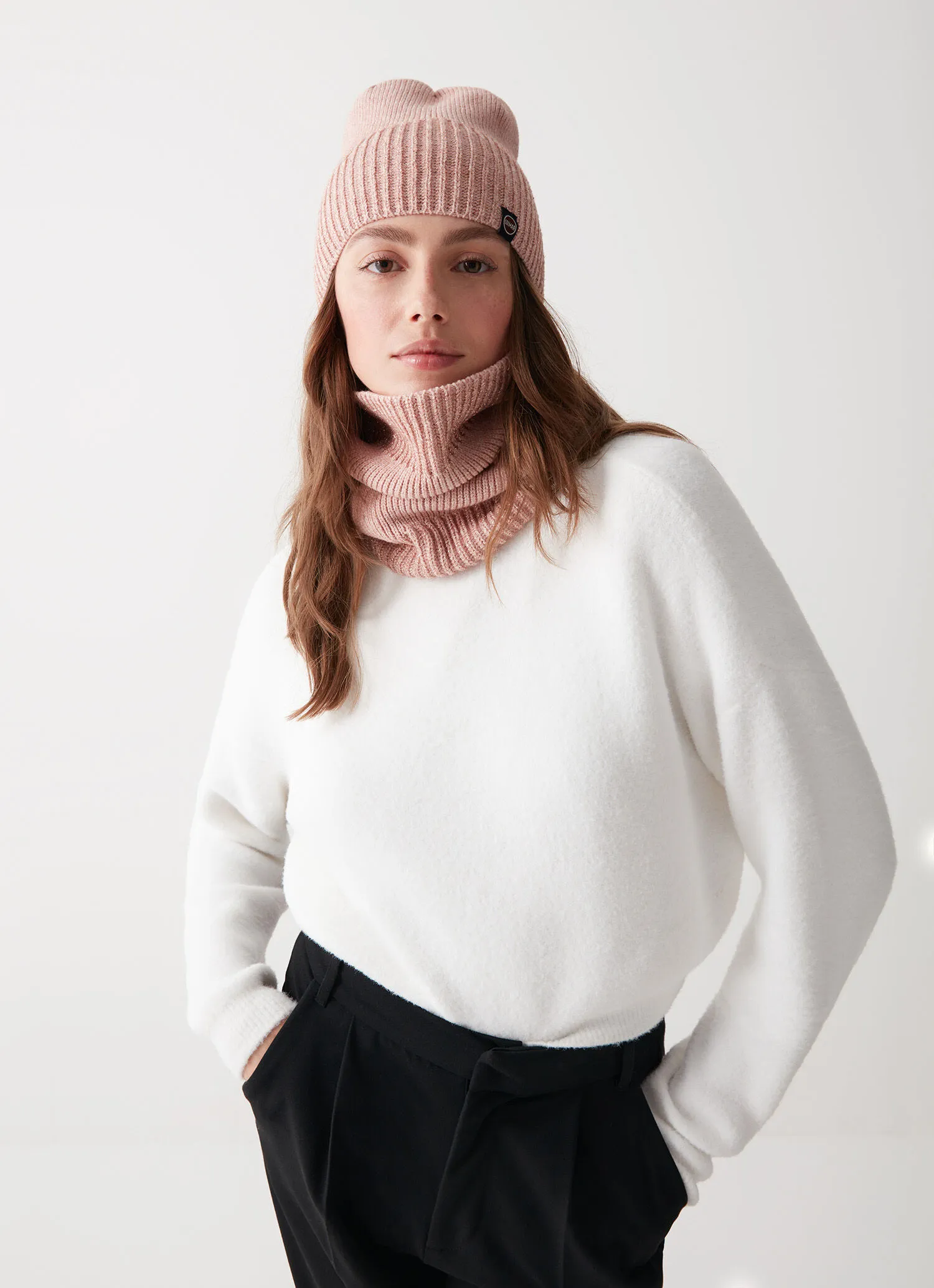 Women’s chenille effect neck warmer